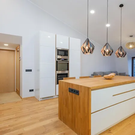 Modern Center アパート *