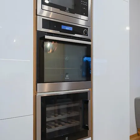 Modern Center アパート *